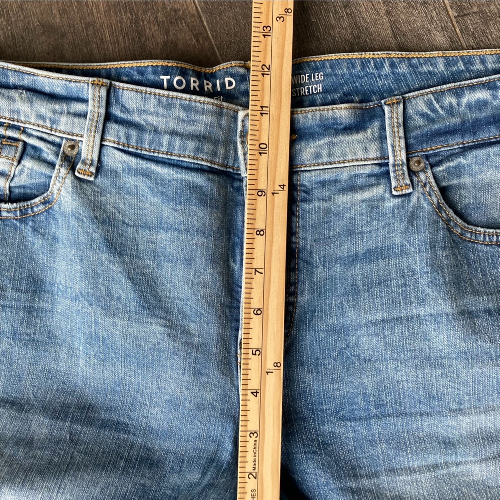 torrid Perfect Wide Leg Vintage Stretch Light Blue Distressed Jeans Women’s 16 - Picture 11 of 11